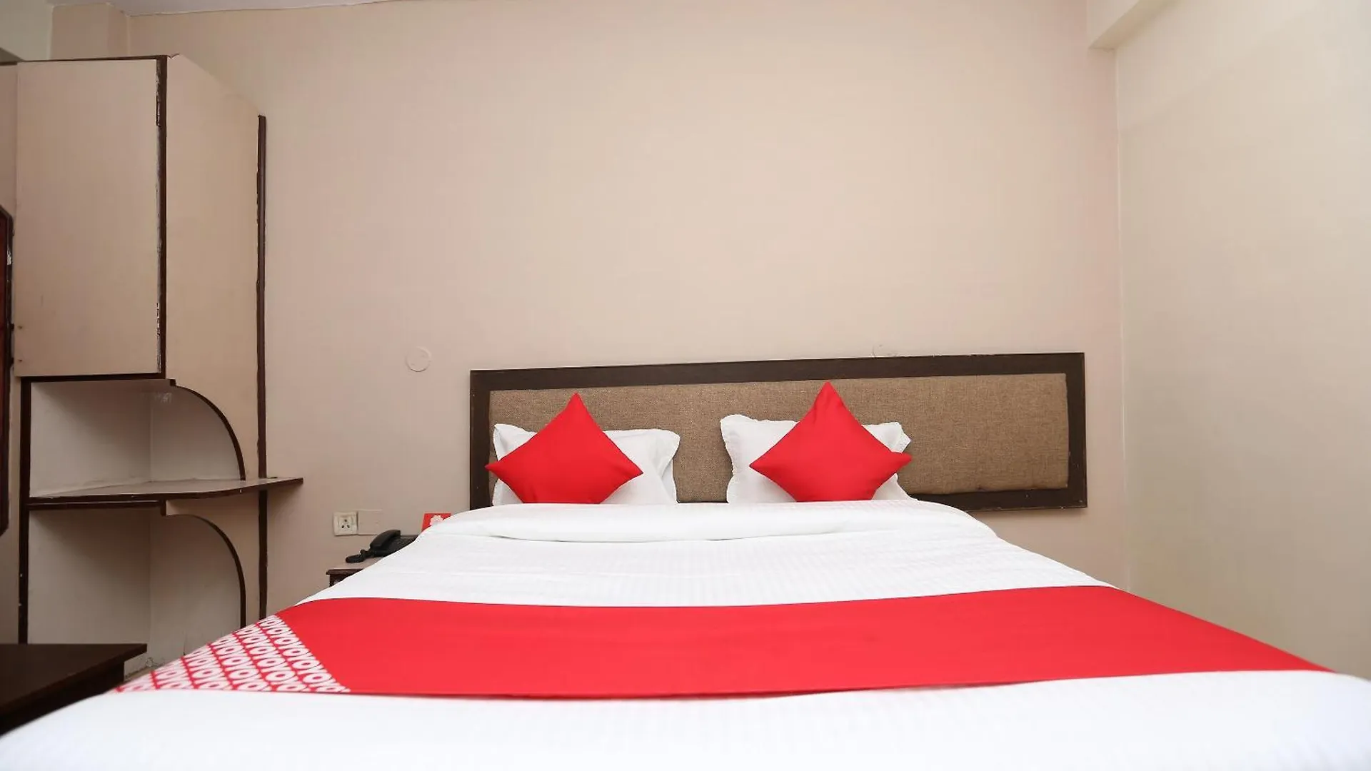 Hotel O 19668 Hotel Shri Krishna Junction Agra  3*, Agra (Uttar Pradesh)